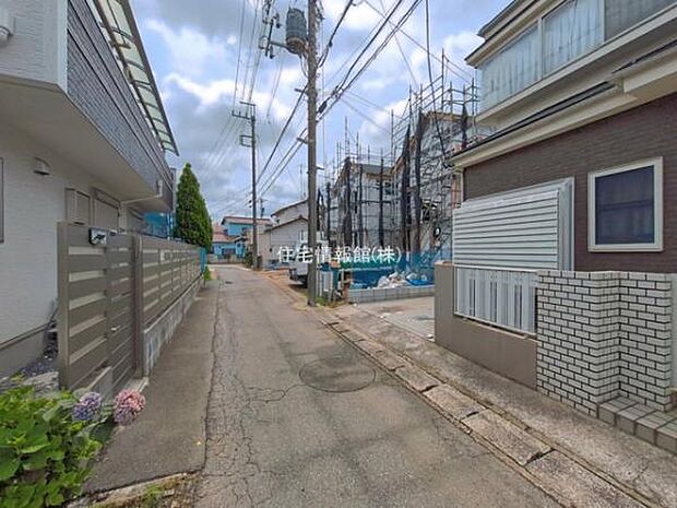 前面道路を含めた現地写真です。
