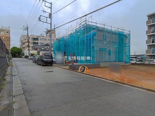 前面道路を含めた現地写真です。