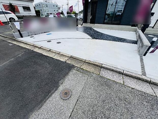 駐車場ももちろん完備しておりますのでお車所有の方にも心強いです。