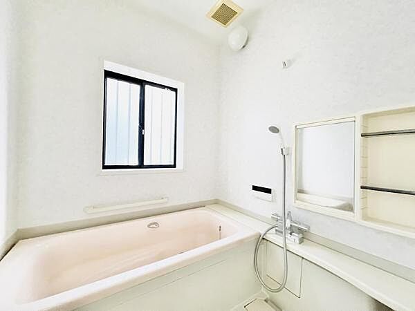 お風呂でほっとひといき。1日の疲れを癒しましょう。