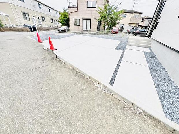 駐車場ももちろん完備しておりますのでお車所有の方にも心強いです。