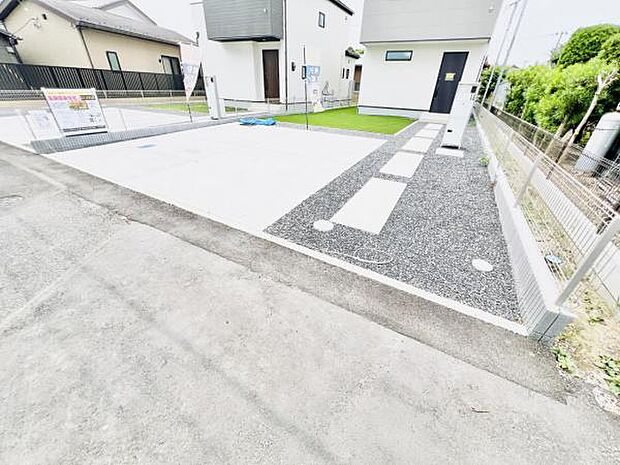 駐車場ももちろん完備しておりますのでお車所有の方にも心強いです。