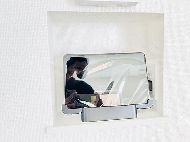 訪問者を確認できるTVモニター付きインターフォンです。