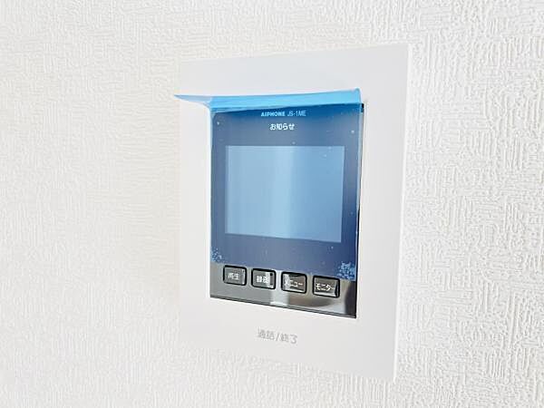 訪問者を確認できるTVモニター付きインターフォンです。