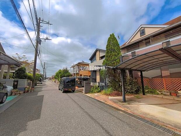 前面道路を含めた現地写真です。