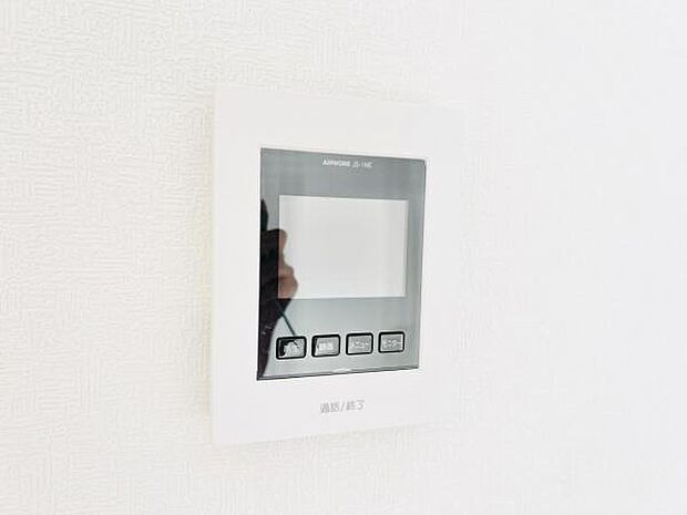 訪問者を確認できるTVモニター付きインターフォンです。