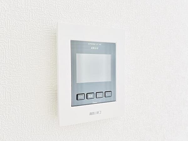 訪問者を確認できるTVモニター付きインターフォンです。
