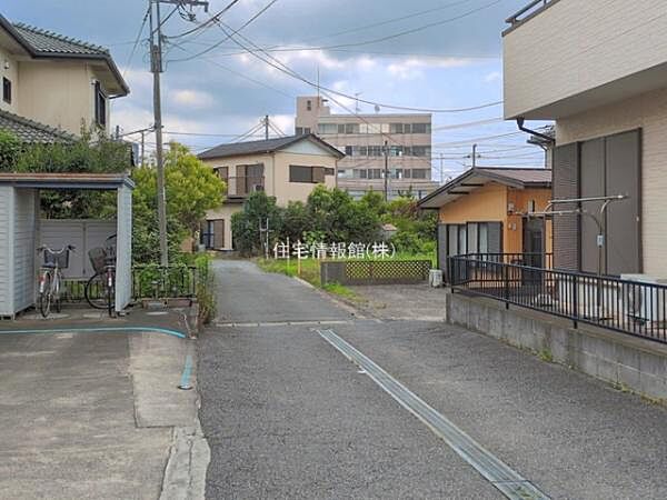 前面道路を含めた現地写真です。