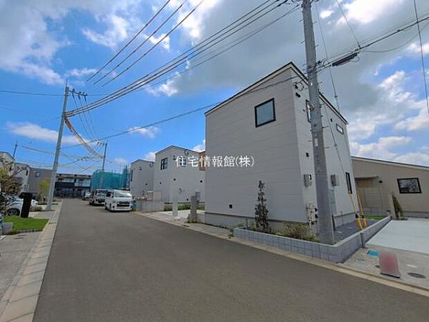前面道路を含めた現地写真です。