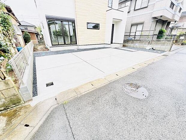 駐車場ももちろん完備しておりますのでお車所有の方にも心強いです。