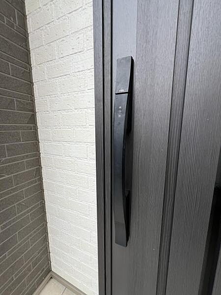 玄関ドアタッチキーも使用でき、荷物が有っても開錠・閉錠がラクラク。