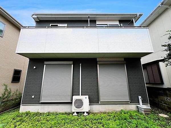 木造2階建てです。