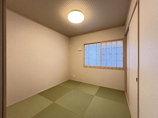 和室スペースです。畳のお部屋は寛げる空間ですね。