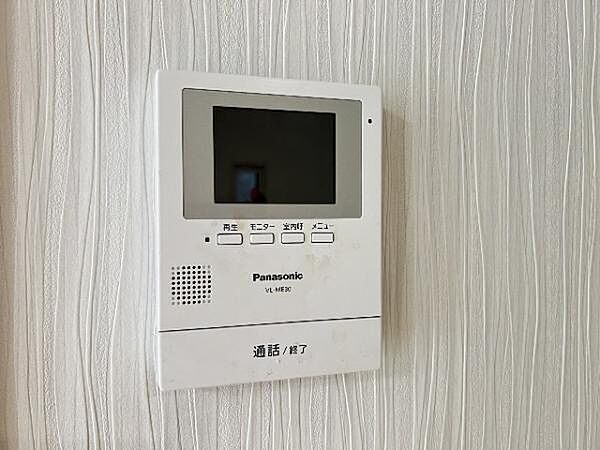 訪問者を確認できるTVモニター付きインターフォンです。