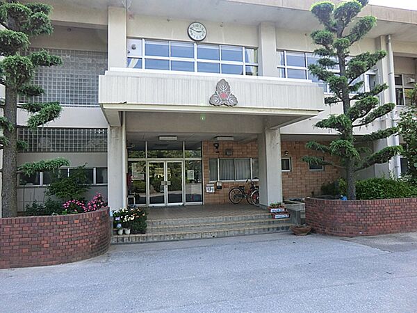 若葉小学校まで約404m（徒歩6分）