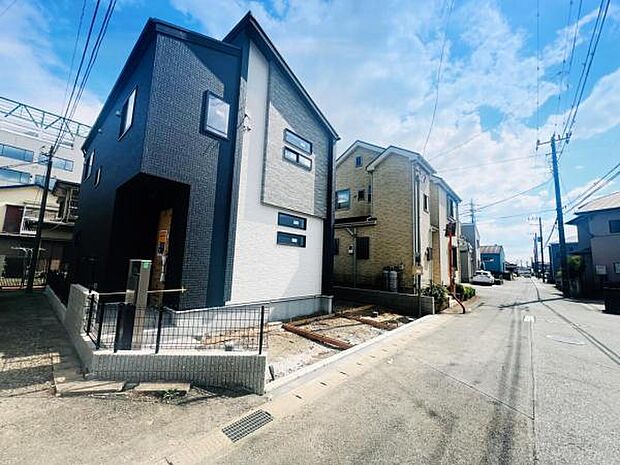 前面道路を含めた現地写真です。ぜひ周辺環境も併せてご覧ください。
