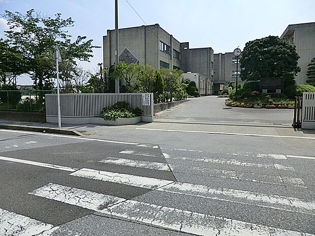 市原市立若葉中学校まで約1600m(徒歩20分)