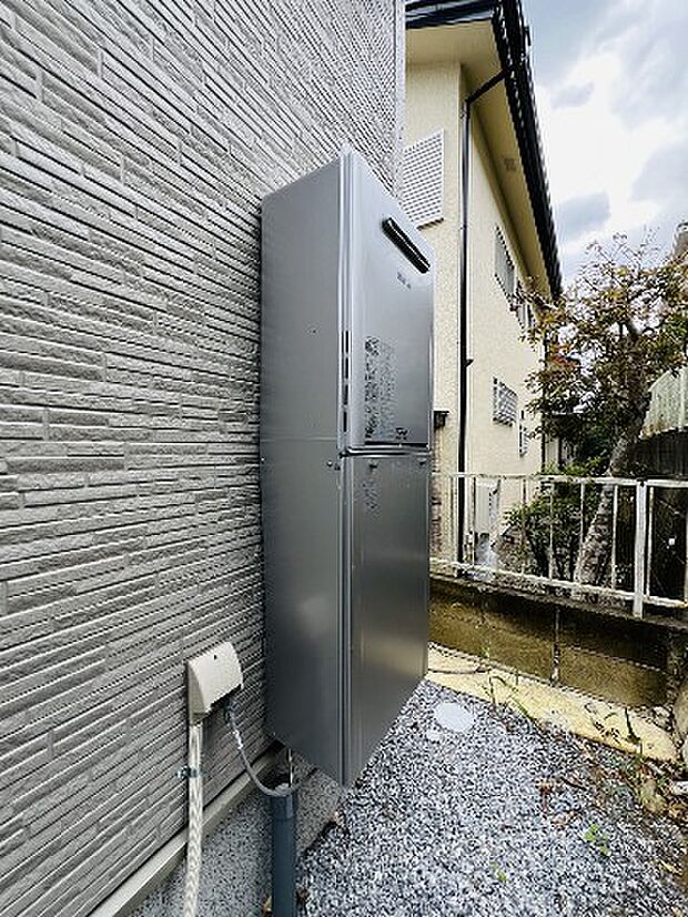 効率よくお湯を沸かす省エネ性の高い給湯器、エコジョーズを搭載。