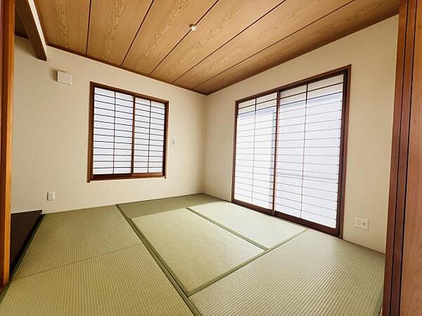 和室スペースです。畳のお部屋は寛げる空間ですね。