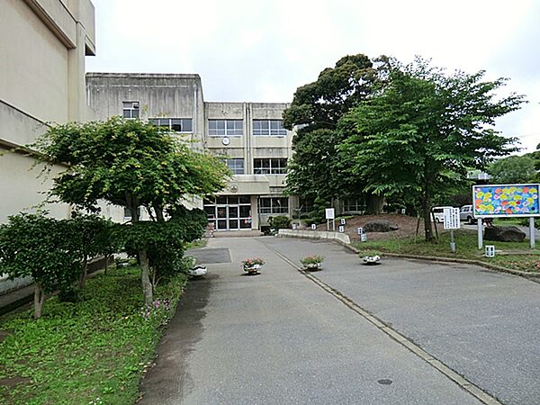 市原市立白幡小学校まで約300m（徒歩4分）