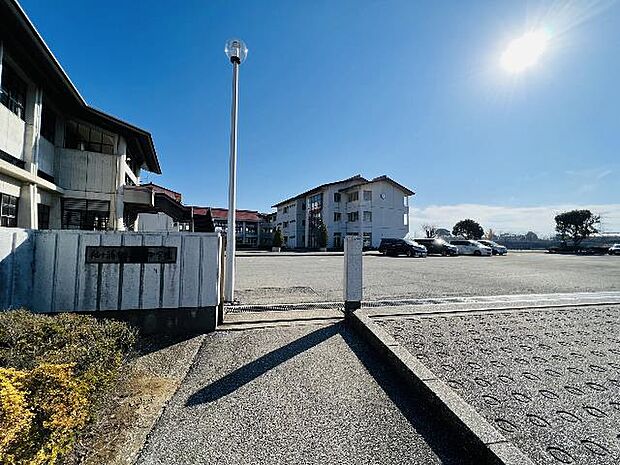 袖ケ浦市立蔵波中学校まで約1300m（徒歩17分）
