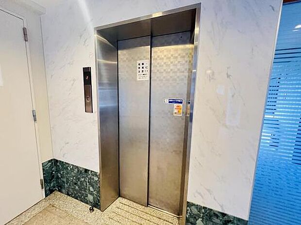 エレベーターがありますので重い荷物やベビーカーがあるときには助かりますね。