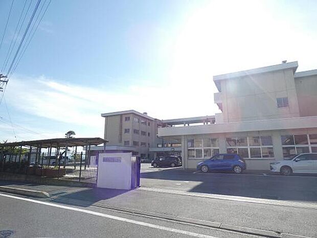前橋市立芳賀中学校　徒歩11分（約850m)