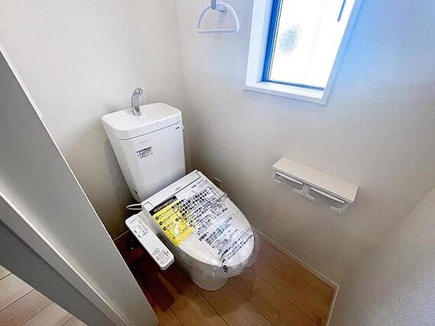 トイレは各階でお使い頂けます。快適な温水洗浄便座です。