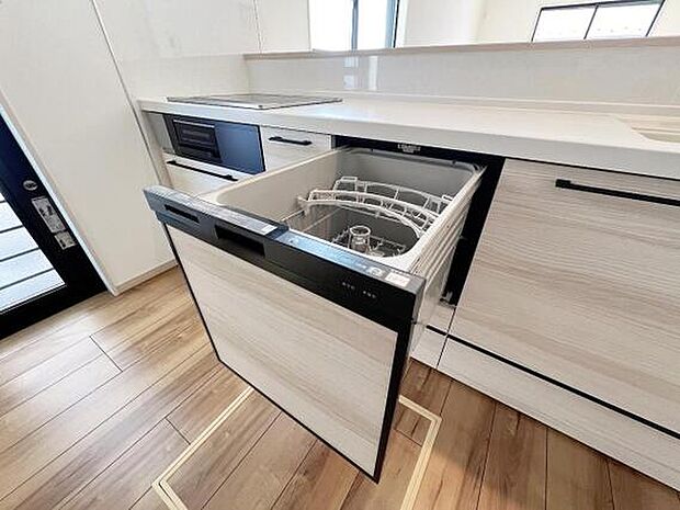 食器洗い乾燥機付きで家事がしやすいキッチンです。