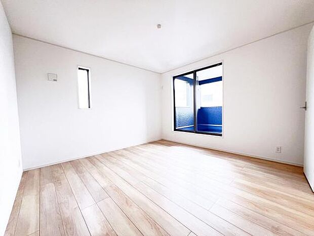 約8帖の主寝室スペースです。お子様が小さいうちは一緒に就寝できますね。