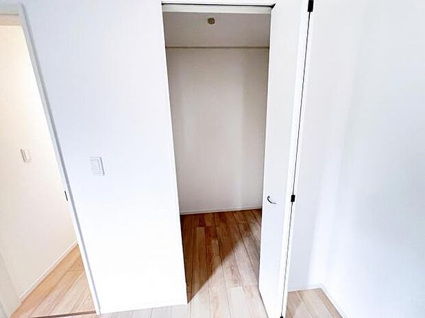 ウォークインクローゼット付きで収納も豊富。お部屋のスペースを有効的に使えそうですね。