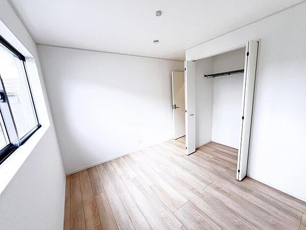 いつでもお部屋をスッキリお使い頂ける収納スペースを設置。