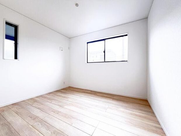 2面採光を確保した室内は、明るく風通しも良く、大変居心地の良い空間となっております。