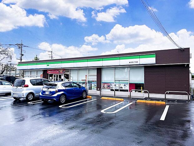 ファミリーマート 雀の宮七丁目店まで約300m（徒歩4分）