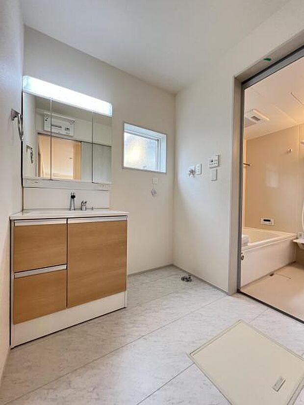 脱衣所は小さなお子様がいるご家庭にも重宝されます。