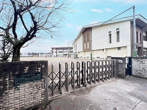 宇都宮市立石井小学校まで約1300m（徒歩17分）