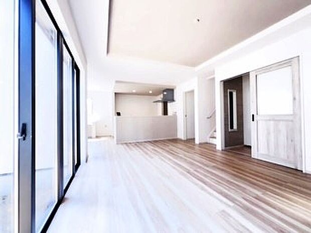 ご家族の温かい時間を演出するダイニングスペースです。