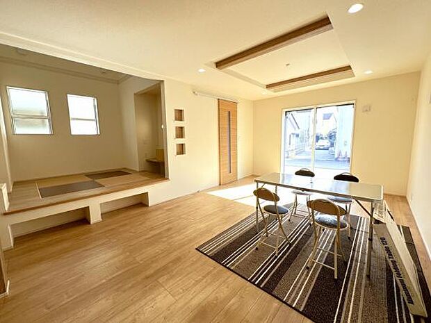 リビングダイニングになります。ご家族そろっての素敵な空間になりそうですね。