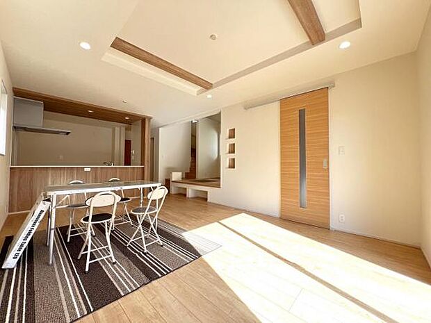 家族団らんの場所としてゆったりと居心地の良いリビングです。