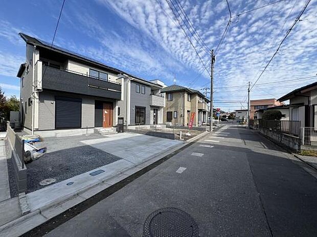 前面道路を含めた現地写真です。ぜひ周辺環境も併せてご覧ください。