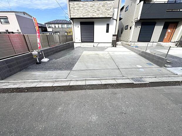 カースペースは車種により3台駐車可能です。