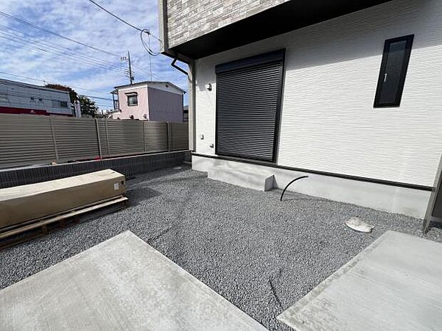 お庭スペースは、ガーデニングやお子様との外遊びなど多彩な用途でお楽しみいただけます。