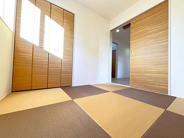 和室スペースです。畳のお部屋は寛げる空間ですね。