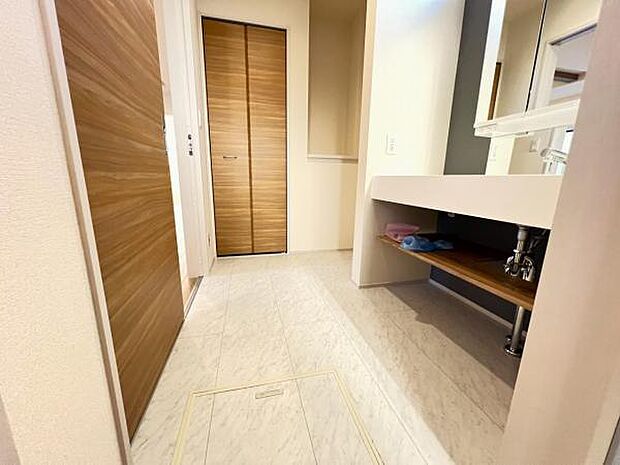 脱衣所は小さなお子様がいるご家庭にも重宝されます。