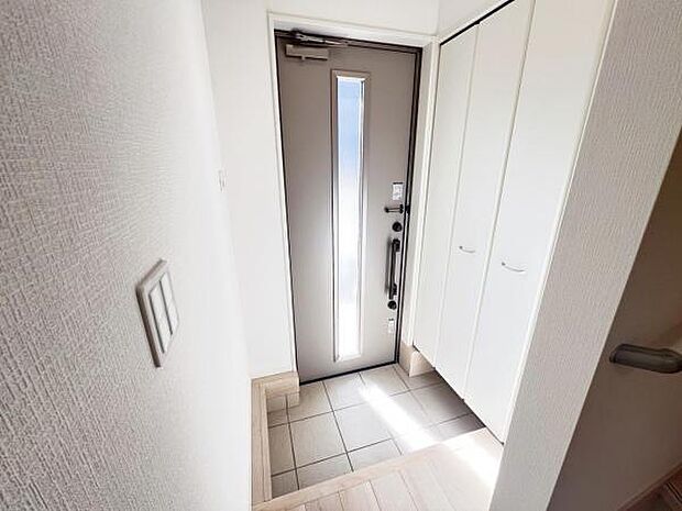 綺麗で明るい玄関でお客様をお迎えいただけます。