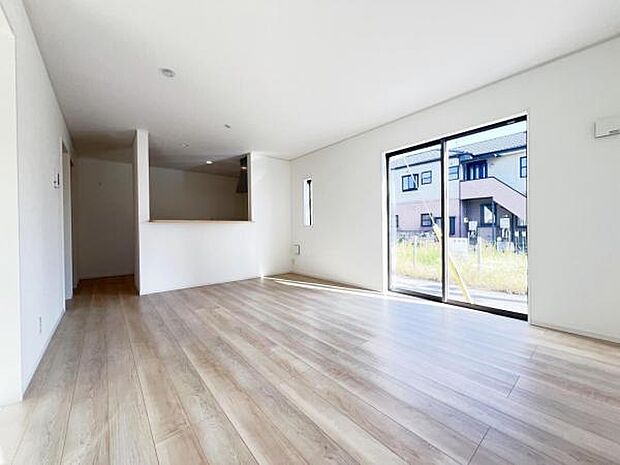 リビングダイニングになります。ご家族そろっての素敵な空間になりそうですね。