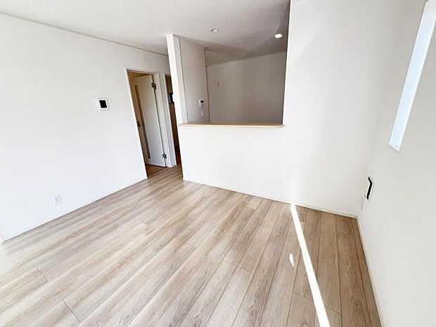 ご家族でゆったり食事が楽しめるダイニングスペースです。