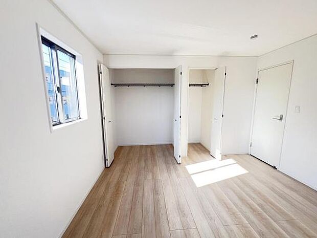 中の物を確認しやすく、取り出しやすい収納スペース。お部屋を広々とお使いいただけます。