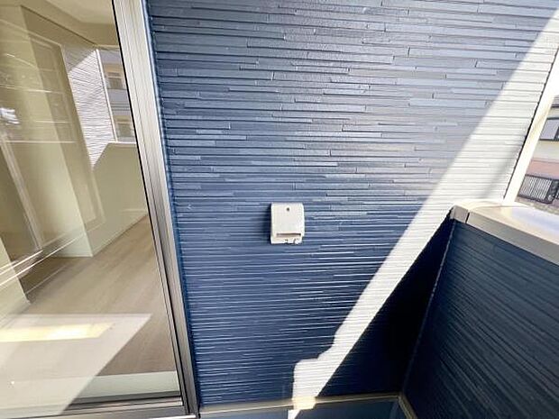 バルコニーにはコンセントがございますので、お掃除もできますし、ホットプレートを使ったお料理も楽しめそうです。