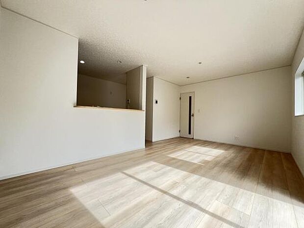 リビングダイニングになります。ご家族そろっての素敵な空間になりそうですね。